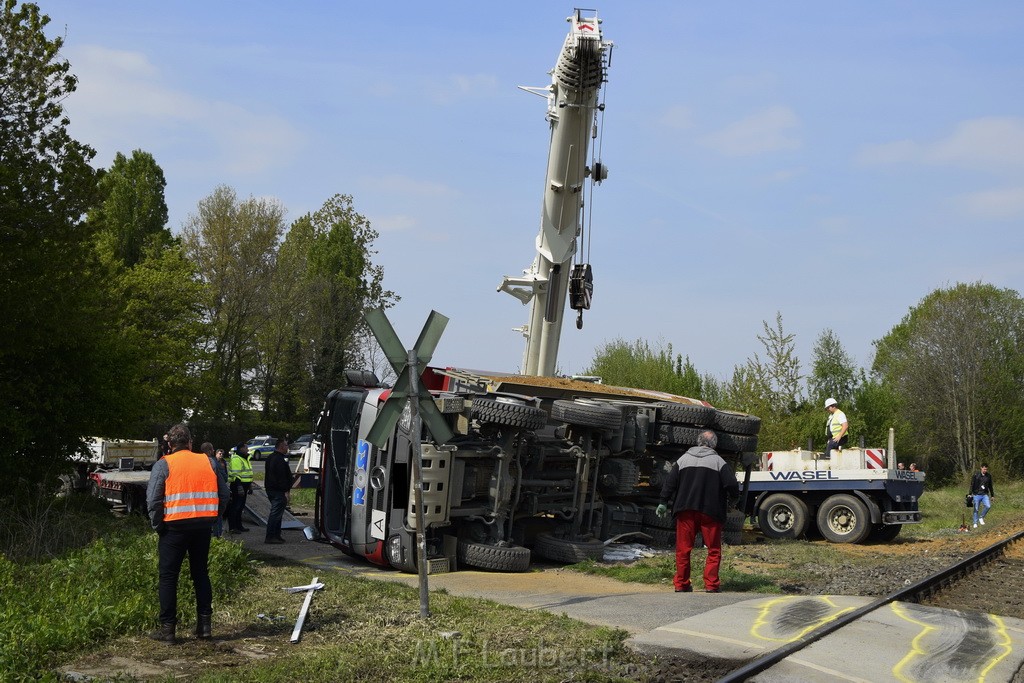 Schwerer VU LKW Zug Bergheim Kenten Koelnerstr P417.JPG - Miklos Laubert